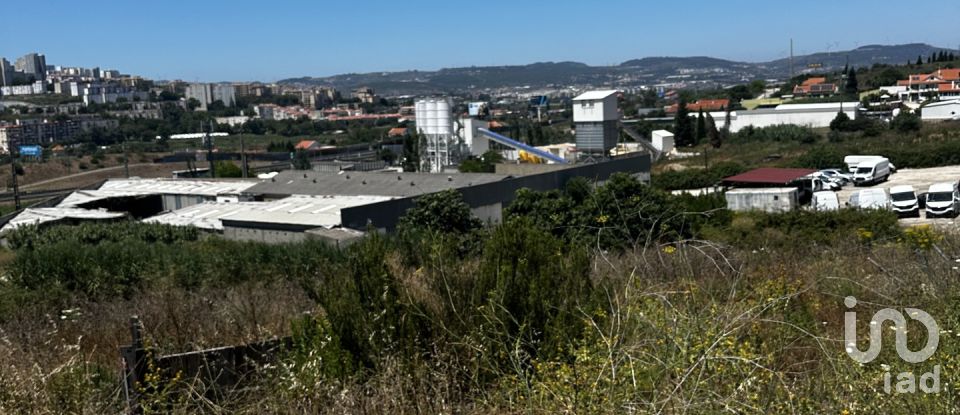 Land in Santo António dos Cavaleiros e Frielas of 32,000 m²