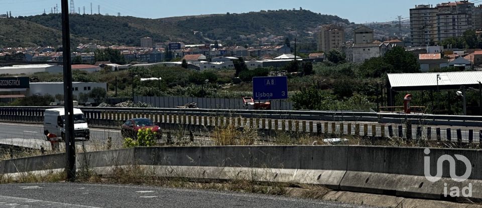 Terrain à Santo António dos Cavaleiros e Frielas de 32 000 m²