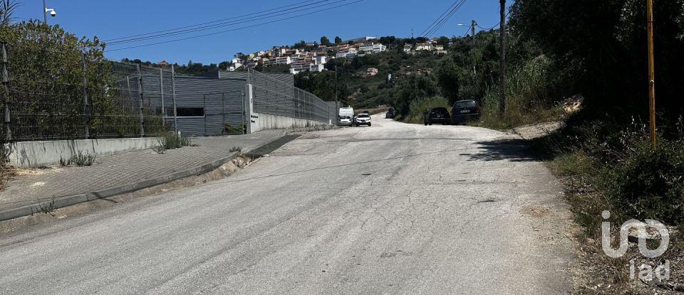 Terreno em Santo António dos Cavaleiros e Frielas de 32 000 m²