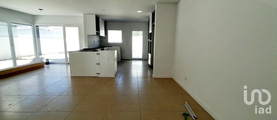 Maison T4 à Fernão Ferro de 128 m²