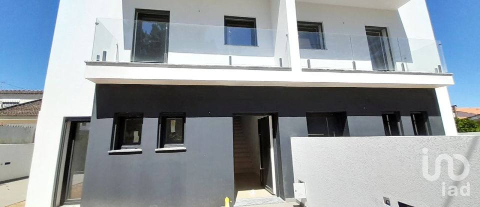 Maison T4 à Fernão Ferro de 128 m²