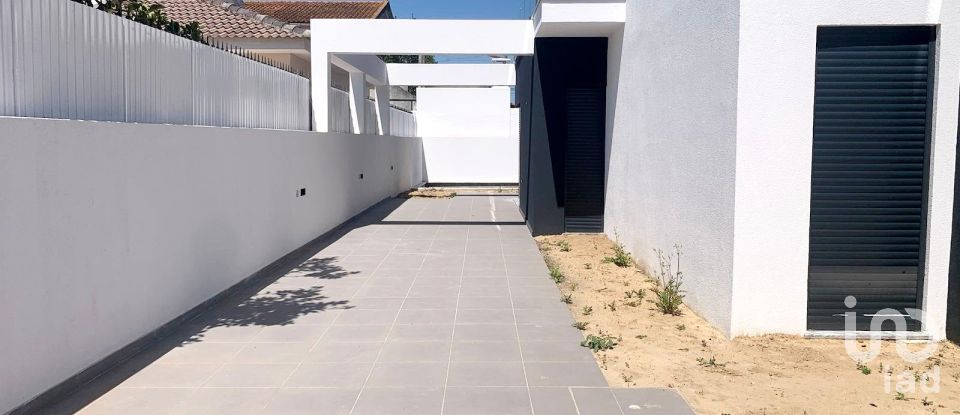 House T4 in Fernão Ferro of 128 m²