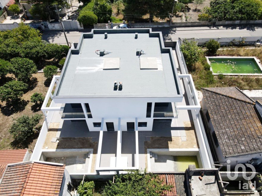 House T4 in Fernão Ferro of 128 m²