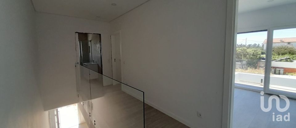 House T4 in Fernão Ferro of 128 m²