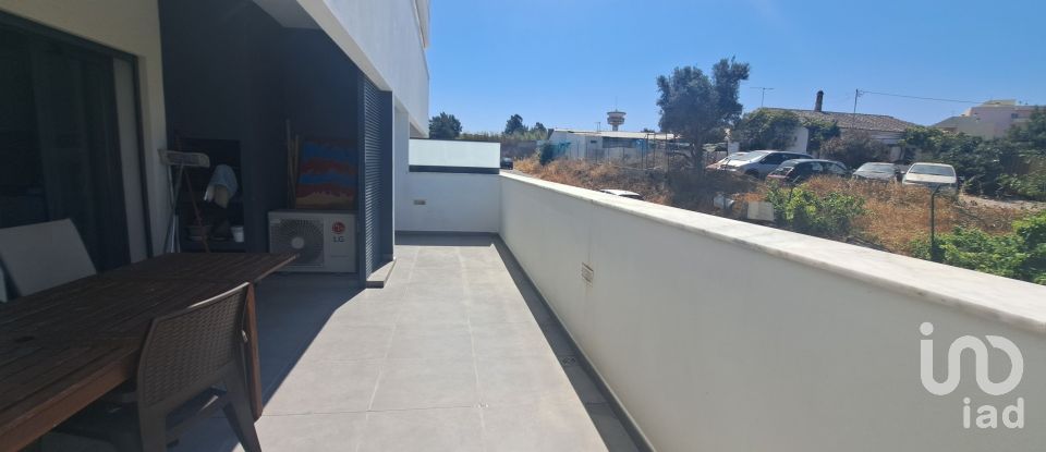 Apartamento T2 em Faro (Sé e São Pedro) de 93 m²