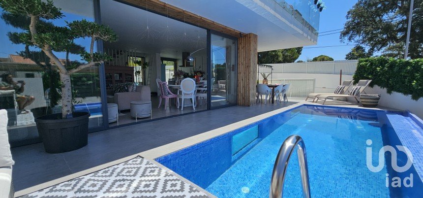 House T4 in Sesimbra (Castelo) of 214 m²