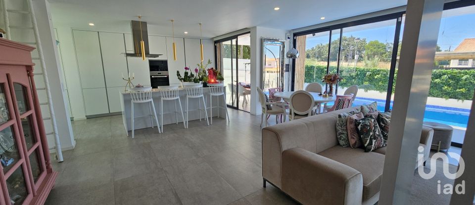 House T4 in Sesimbra (Castelo) of 214 m²