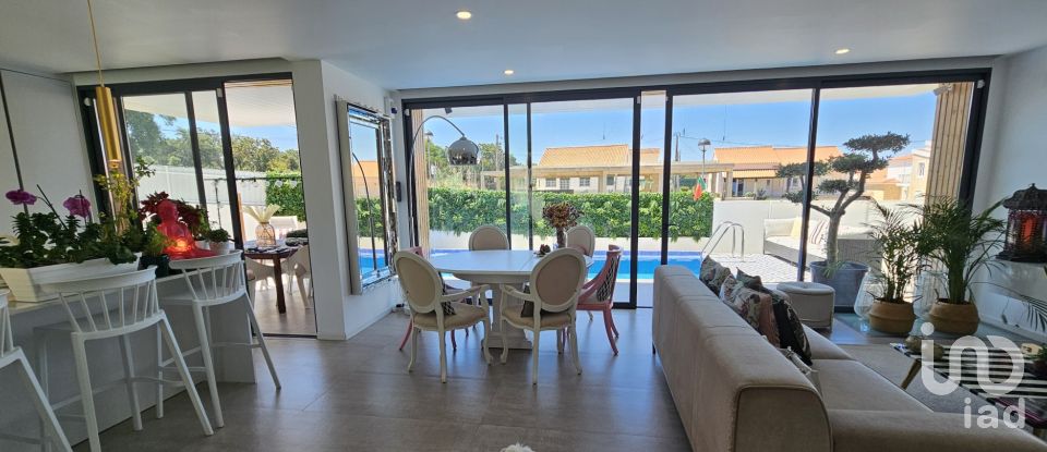 Maison T4 à Sesimbra (Castelo) de 214 m²