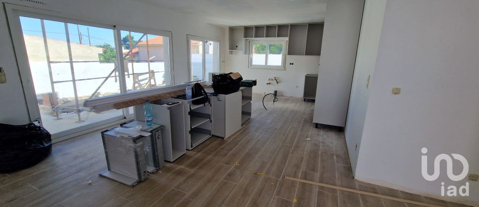 Maison traditionnelle T3 à Fernão Ferro de 150 m²