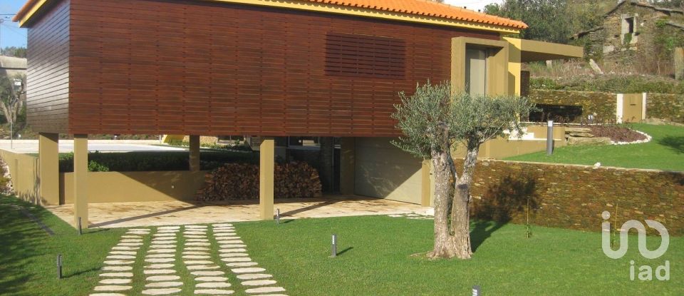 Casa T3 em Dem de 295 m²