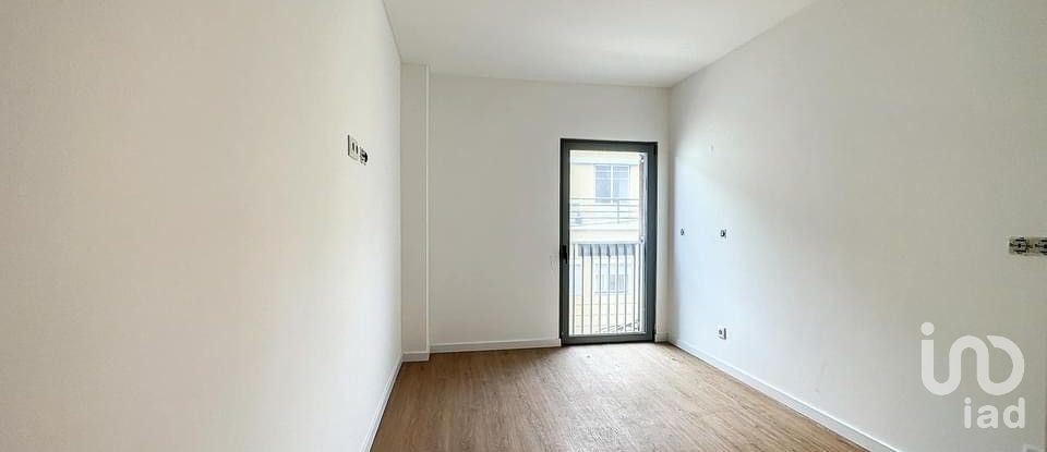 Apartment T2 in Alcântara of 77 m²