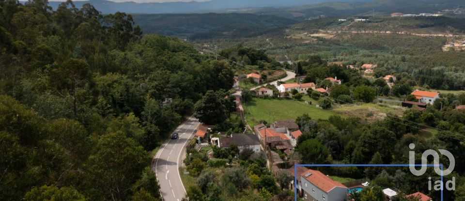 Maison de campagne T3 à Serpins de 176 m²