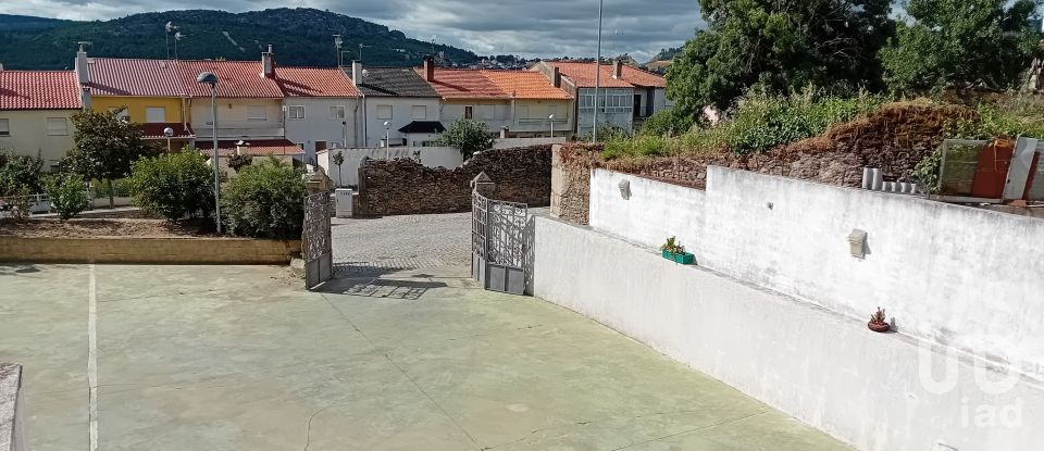 Loja / Estabelecimento Comercial em Mogadouro, Valverde, Vale de Porco e Vilar de Rei de 813 m²