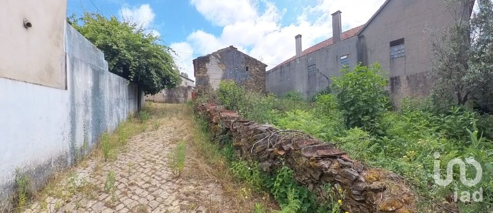 Maison T0 à Castanheira de Pêra e Coentral de 44 m²