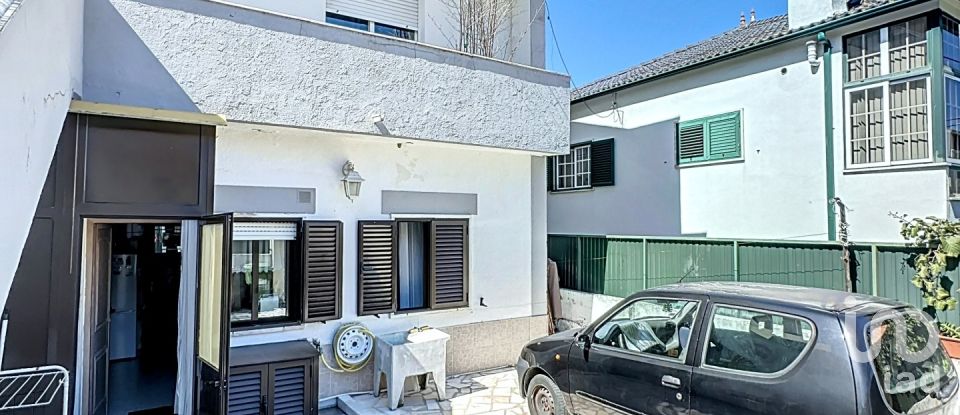 Casa T4 em Corroios de 140 m²