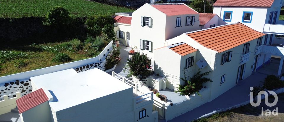 Maison traditionnelle T4 à Ribeiras de 274 m²