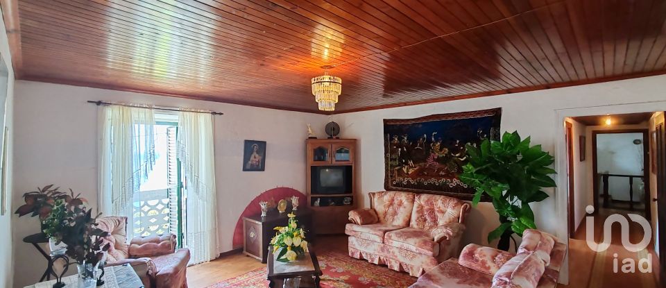 Traditional house T4 in Ribeiras of 274 m²