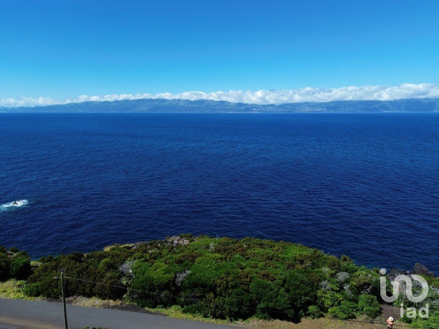 Terrain à Ribeirinha de 1 068 m²