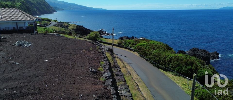 Terrain à Ribeirinha de 1 068 m²