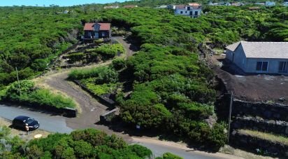 Land in Ribeirinha of 1,068 m²