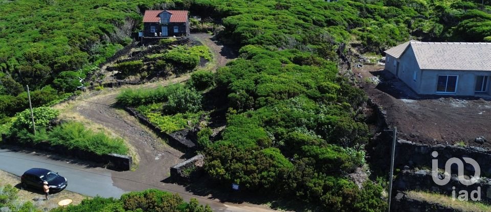 Terrain à Ribeirinha de 1 068 m²