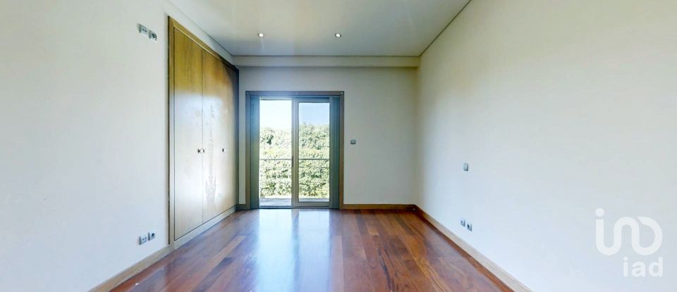 Casa T4 em Arcozelo de 241 m²