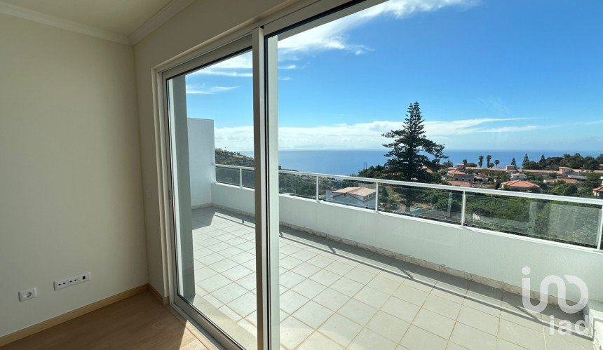 Apartment T2 in Caniço of 153 m²