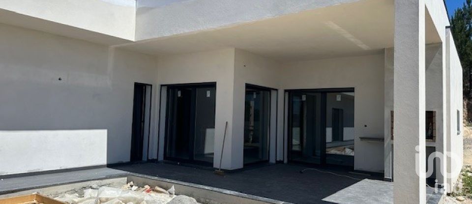 Habitação T3 em Marrazes e Barosa de 195 m²