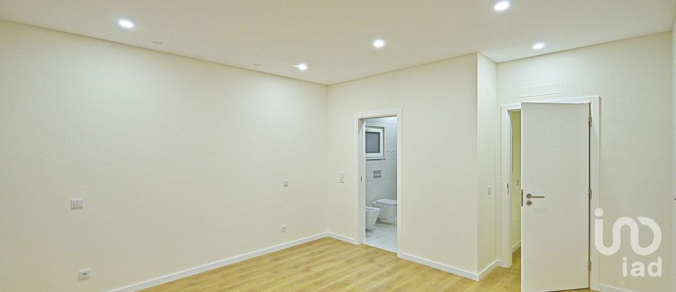 Casa T3 em Fernão Ferro de 140 m²