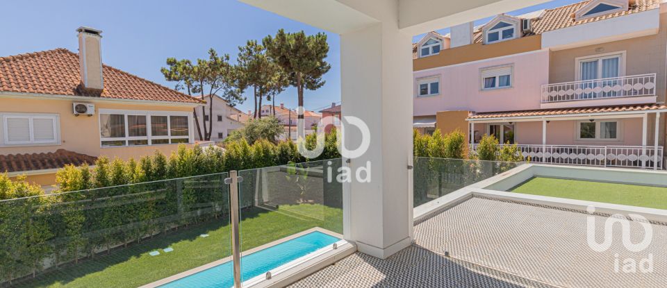 Maison traditionnelle T5 à Charneca De Caparica E Sobreda de 313 m²