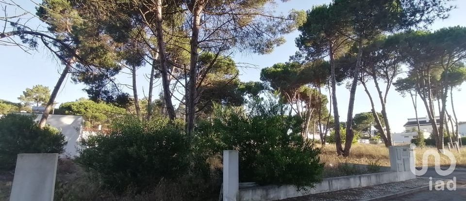 Building land in Sesimbra (Castelo) of 268 m²