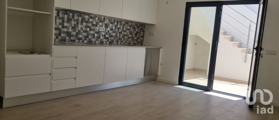 Casa T2 em Quelfes de 94 m²