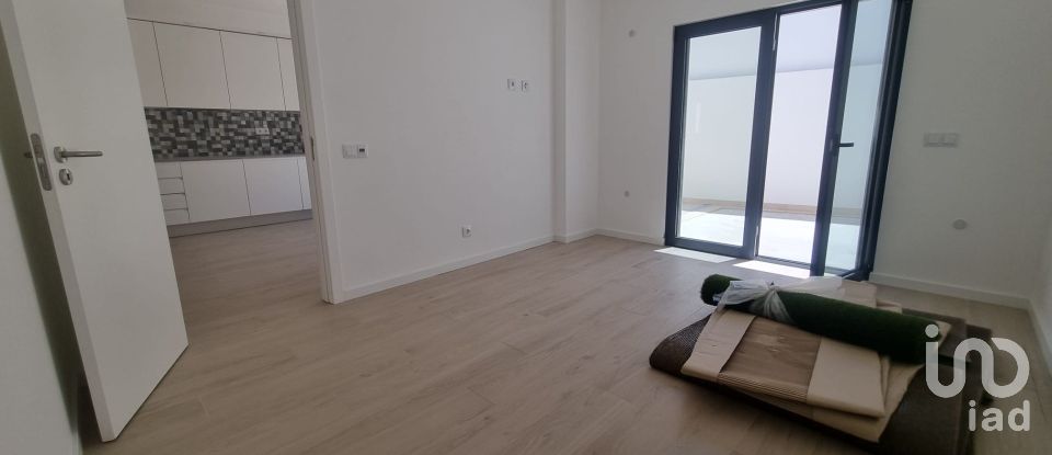 Casa T2 em Quelfes de 94 m²