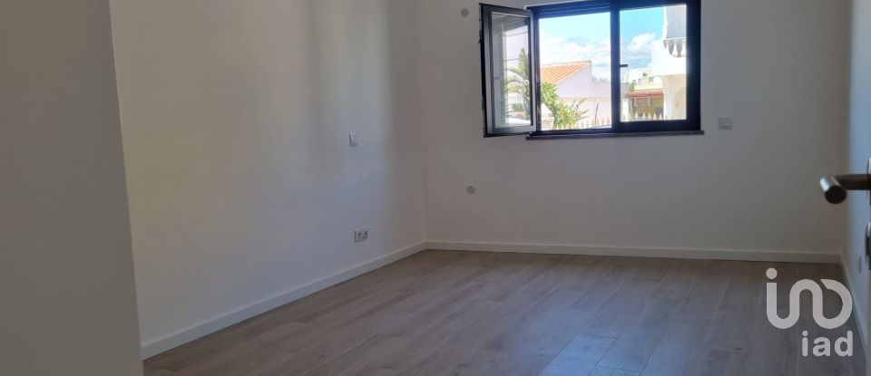 Casa T2 em Quelfes de 94 m²