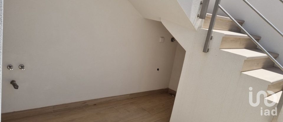 Casa T2 em Quelfes de 94 m²