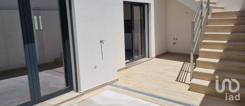 Casa T2 em Quelfes de 94 m²