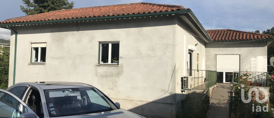 Maison de campagne T3 à Podentes de 212 m²