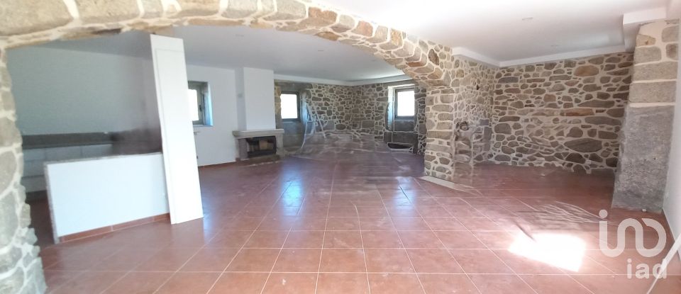 Maison T3 à Friastelas de 234 m²