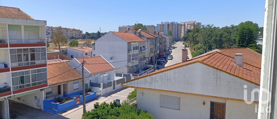 Apartamento T2 em Amora de 96 m²