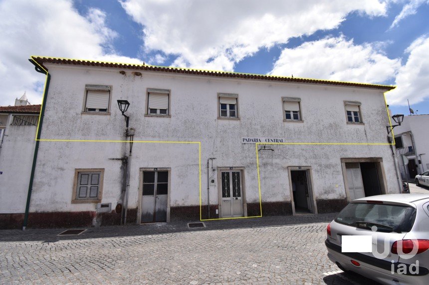 Casa tradicional T3 em São Miguel, Santa Eufémia e Rabaçal de 137 m²