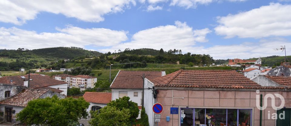 Casa tradicional T3 em São Miguel, Santa Eufémia e Rabaçal de 137 m²