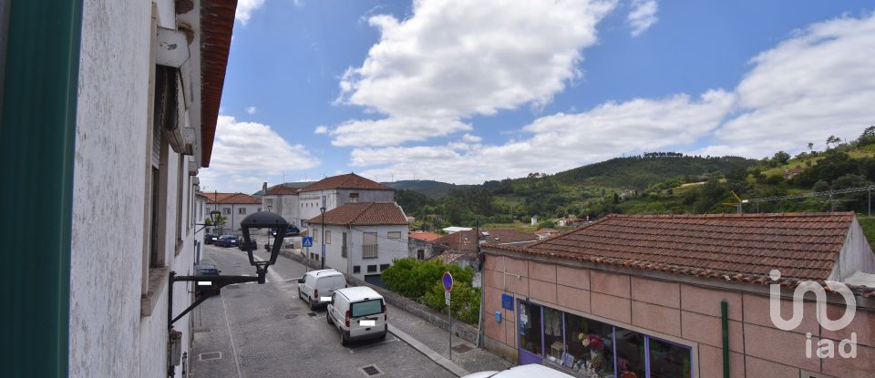 Maison traditionnelle T3 à São Miguel, Santa Eufémia e Rabaçal de 137 m²