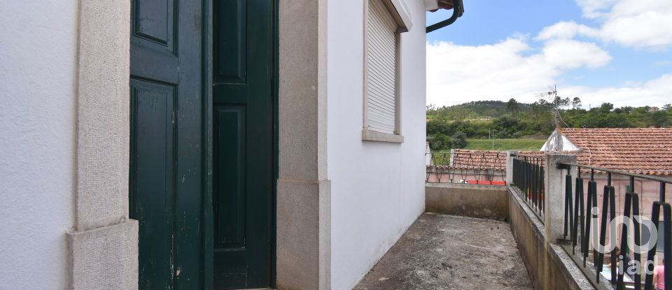 Maison traditionnelle T3 à São Miguel, Santa Eufémia e Rabaçal de 137 m²