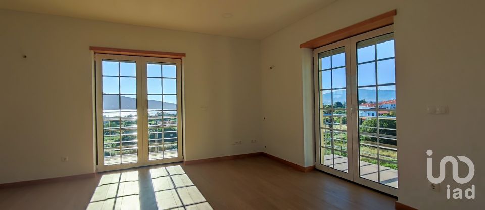 Habitação T4 em Seixas de 242 m²