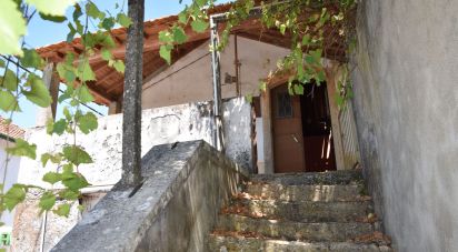 Village house T2 in Casais e Alviobeira of 128 m²