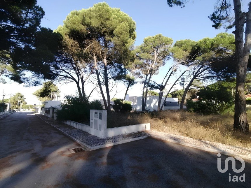 Building land in Sesimbra (Castelo) of 268 m²