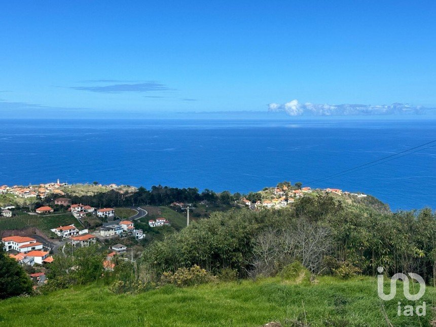 Building land in São Jorge of 1,920 m²