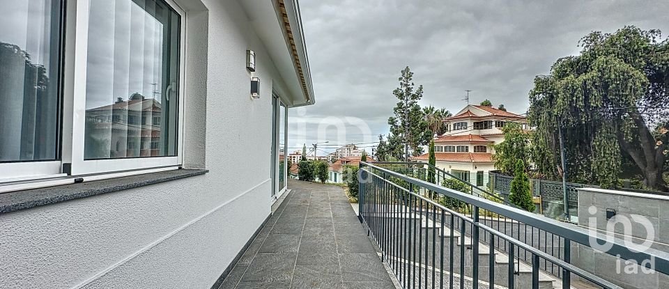 Casa / Villa T3 em Funchal (São Pedro) de 196 m²