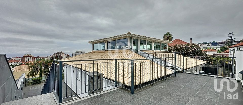 Casa / Villa T3 em Funchal (São Pedro) de 196 m²