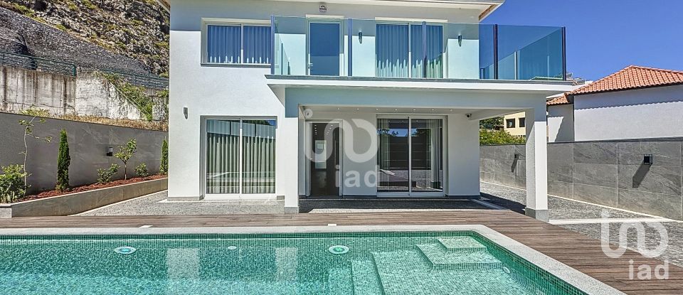 House T4 in Machico of 155 m²